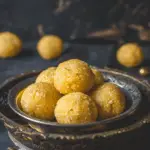 Besan Ladoo Recipe (Besan Ke Laddu)